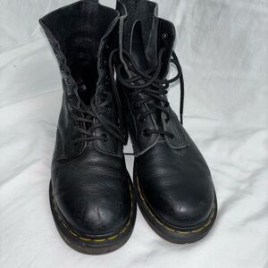 Doc Martens 1460 Pascal Black Lace Up Boots Sz 8 Women’s Mismatched Factory Pair